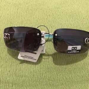 D G Women's Black Sunglasses